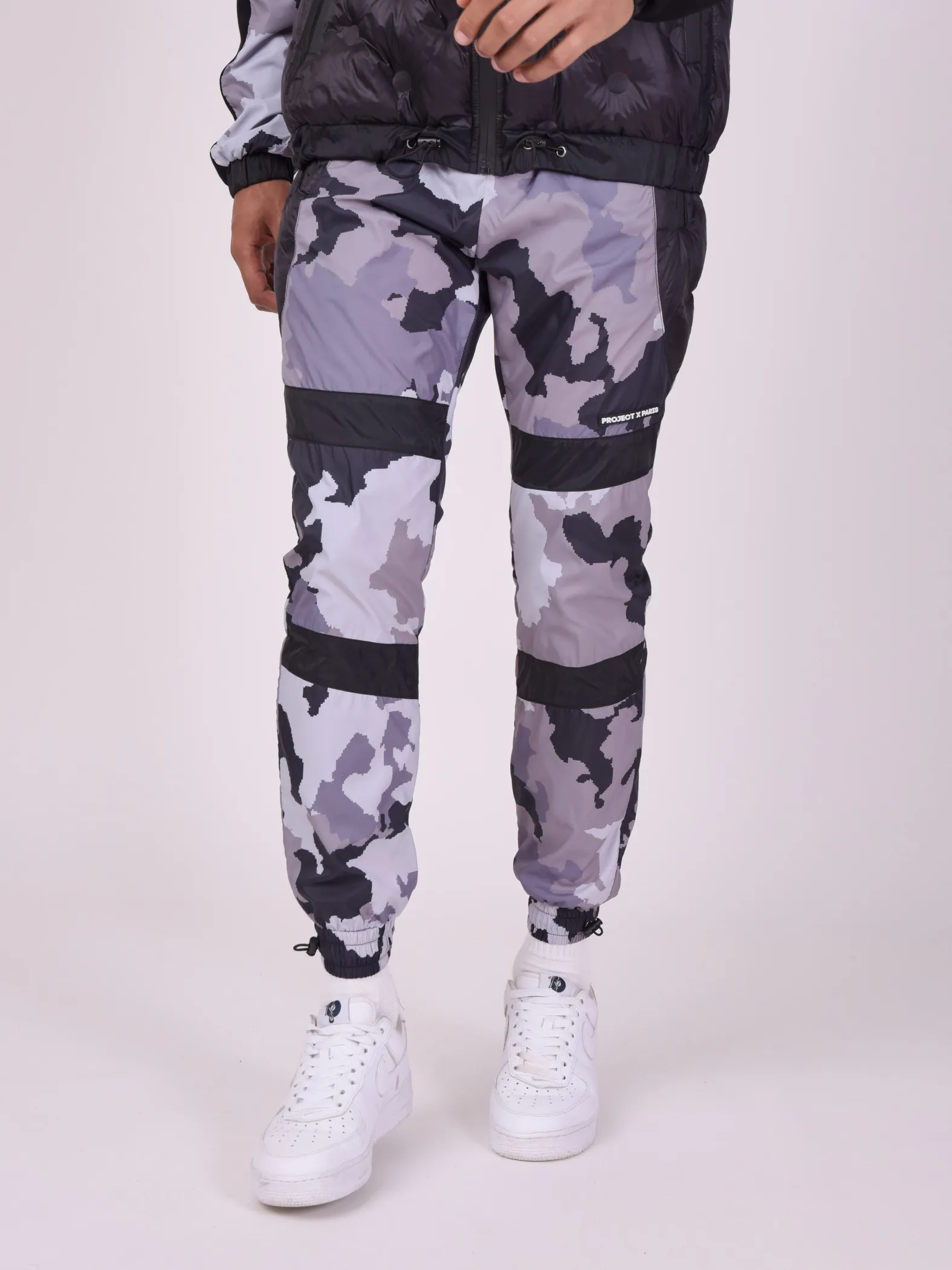 Pantalón de chándal de camuflaje con acolchado redondo