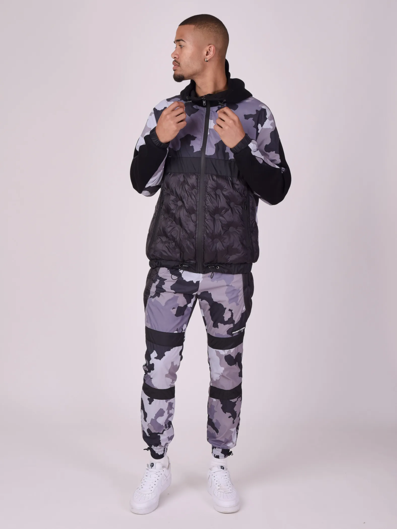 Pantalón de chándal de camuflaje con acolchado redondo