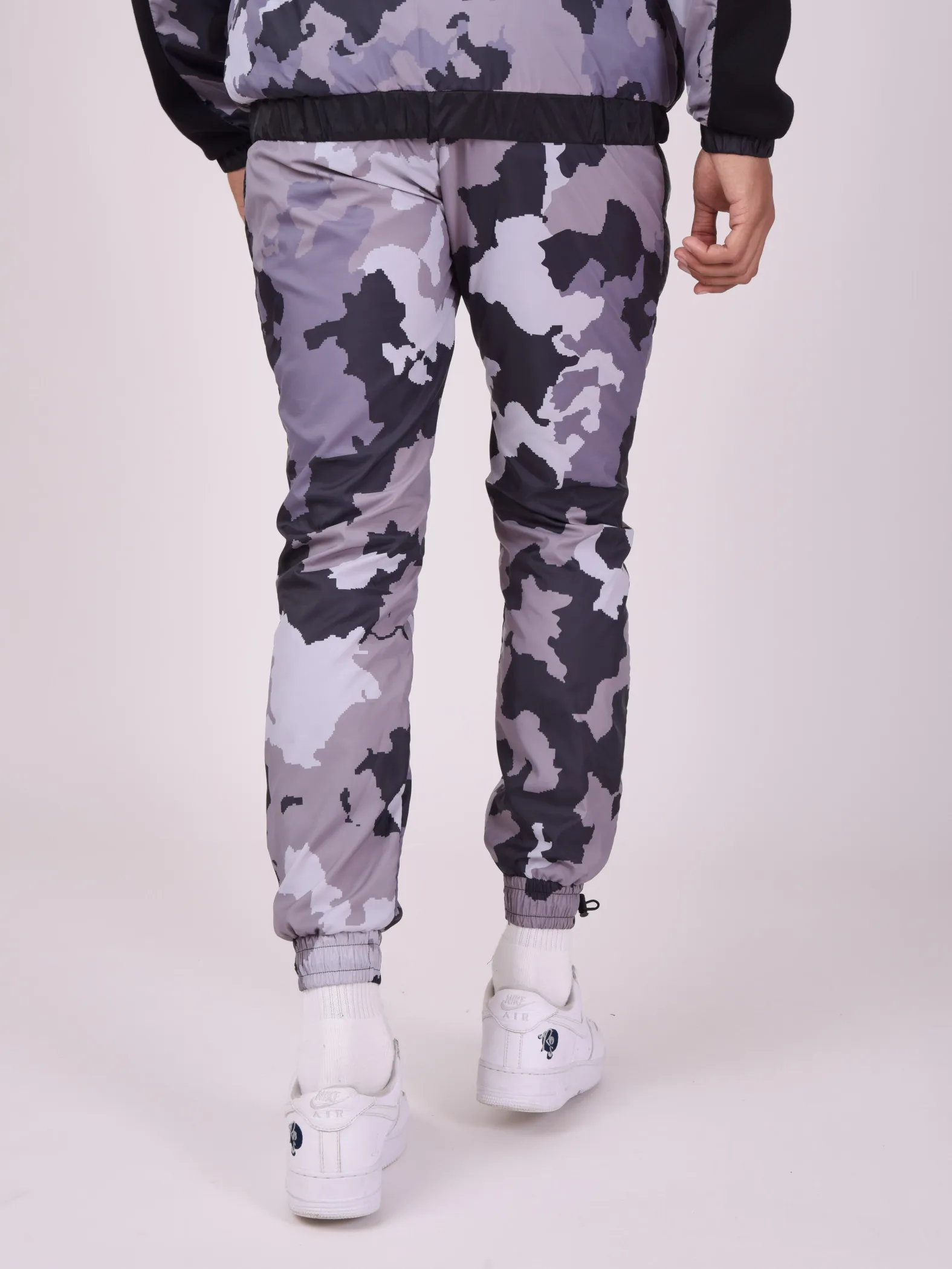 Pantalón de chándal de camuflaje con acolchado redondo