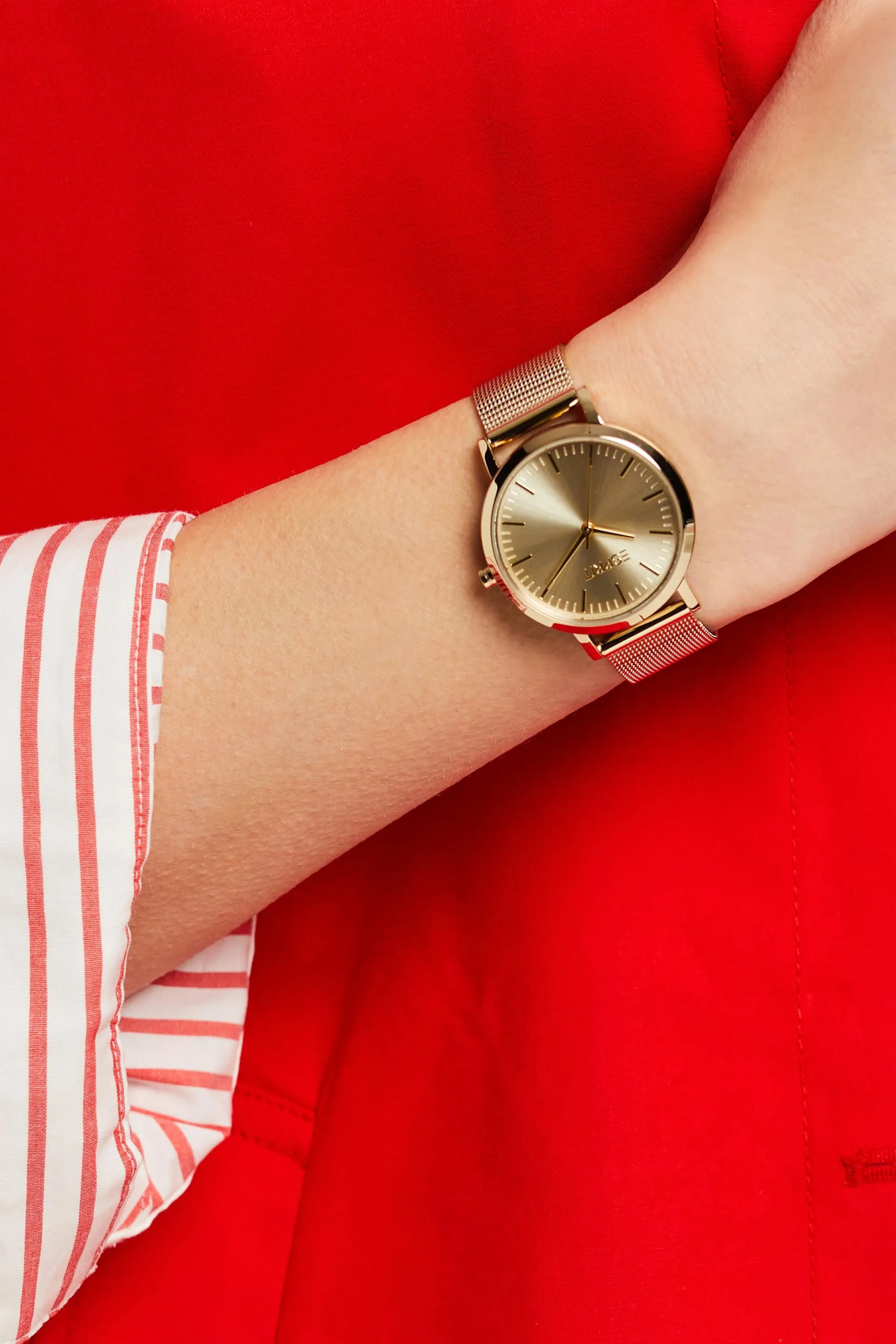 Reloj con correa de malla de acero inoxidable
