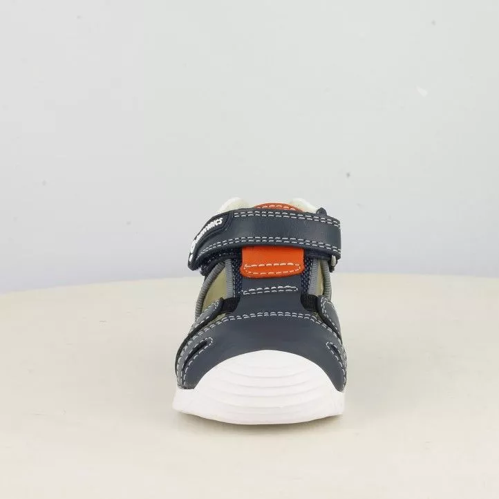 Sandalias abotinadas Biomecanics azul con detalle en naranja cierre con velcro y elástico