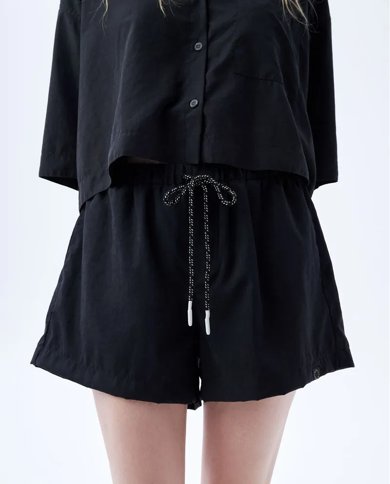 Short con bolsillos laterales para mujer