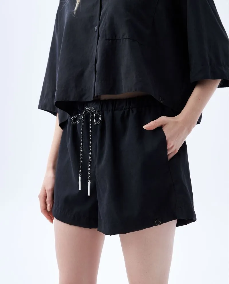 Short con bolsillos laterales para mujer