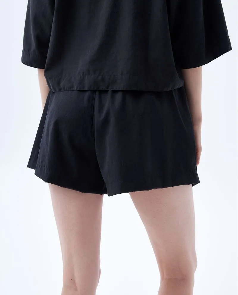 Short con bolsillos laterales para mujer