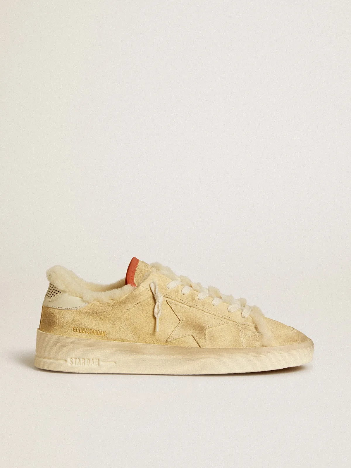 Stardan de ante beige con refuerzo del talón de piel y forro de shearling