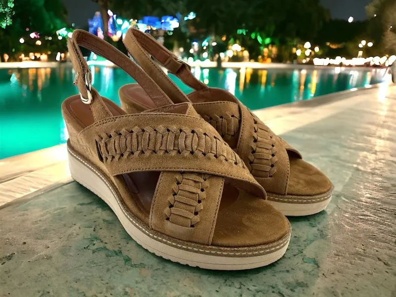 Tamaris | Sandalias de mujer con tiras en piel legítima con cuña color cuero Sofía