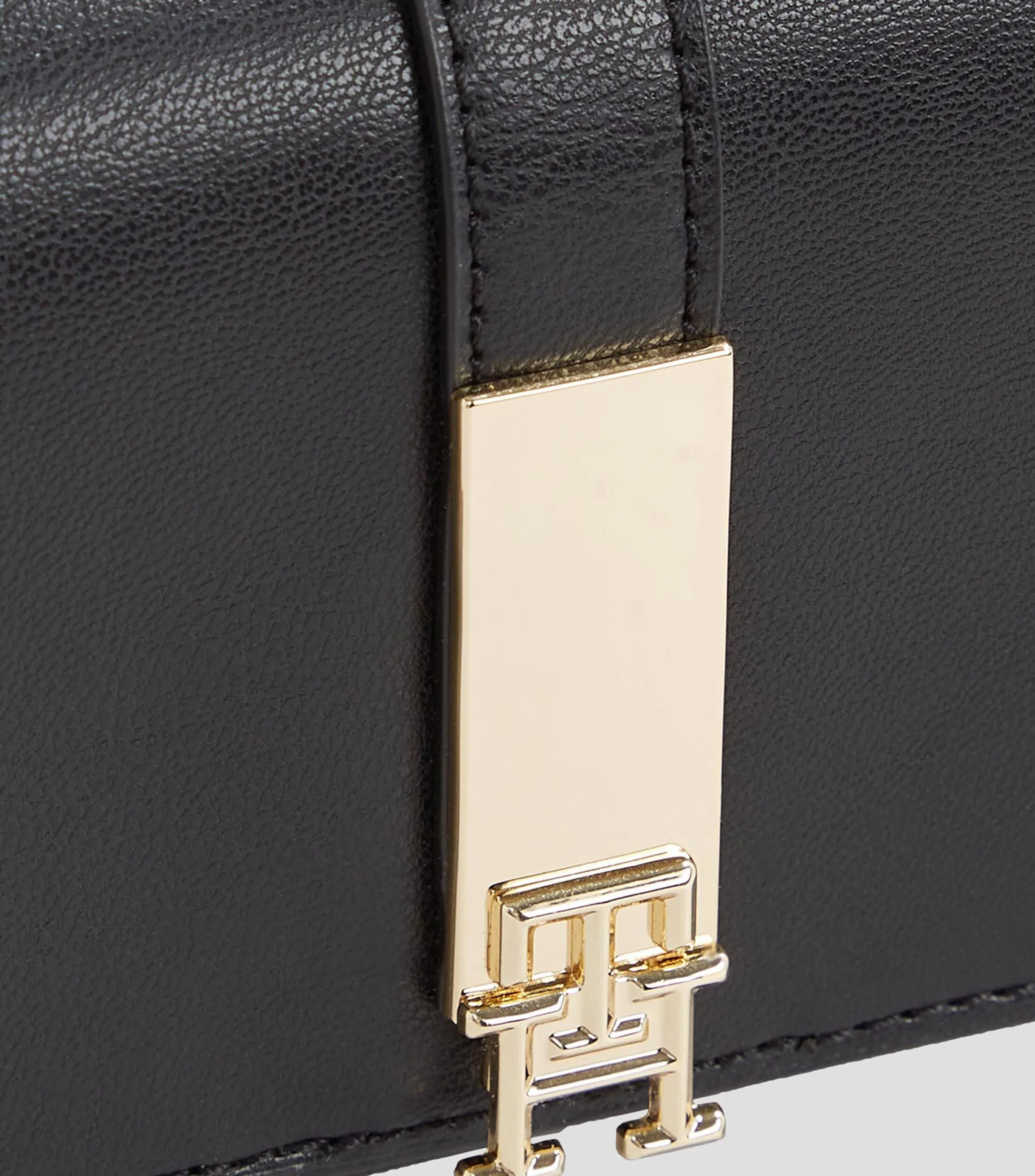 Tommy Hilfiger Cartera Fall 2024 Mujer