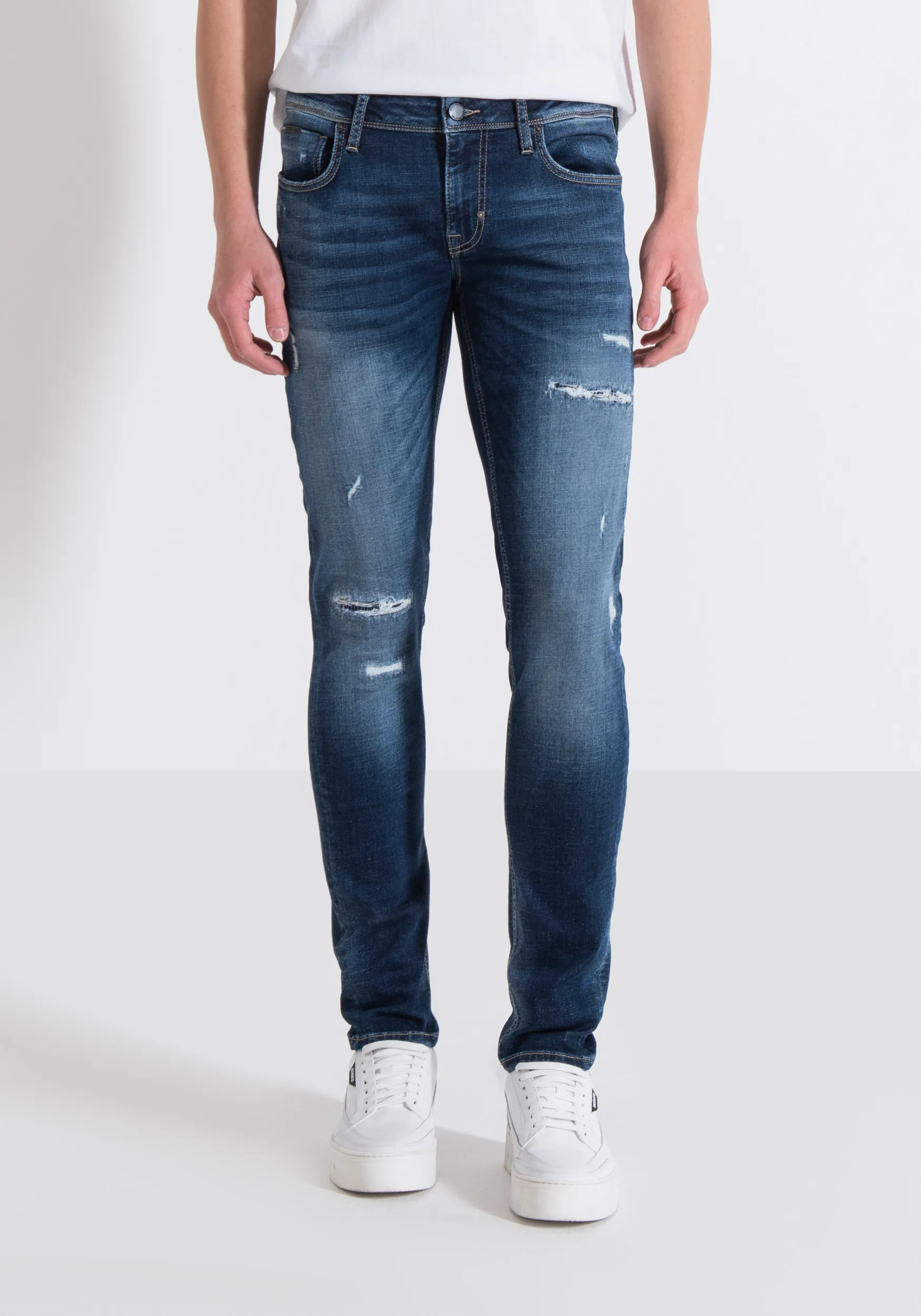 VAQUERO TAPERED FIT «OZZY» ELÁSTICOS DE TONO MEDIO