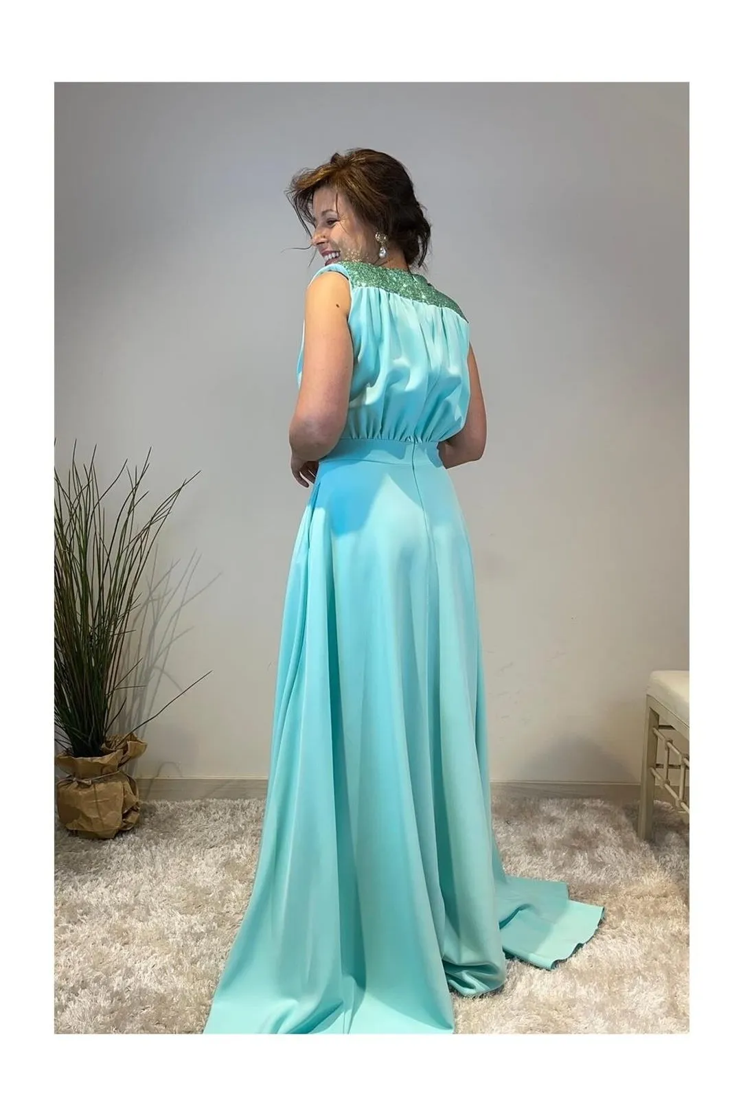 VESTIDO FIESTA CON LENTEJUELAS VERDE CLARO