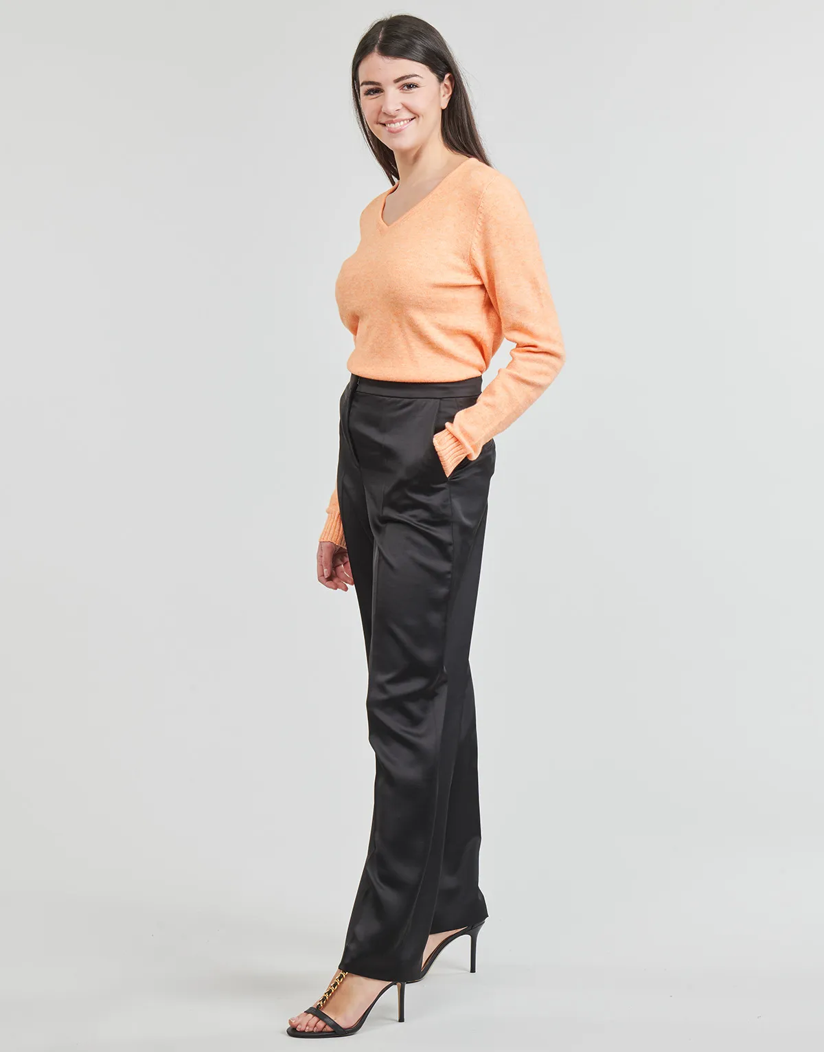 VIRIL V NECK