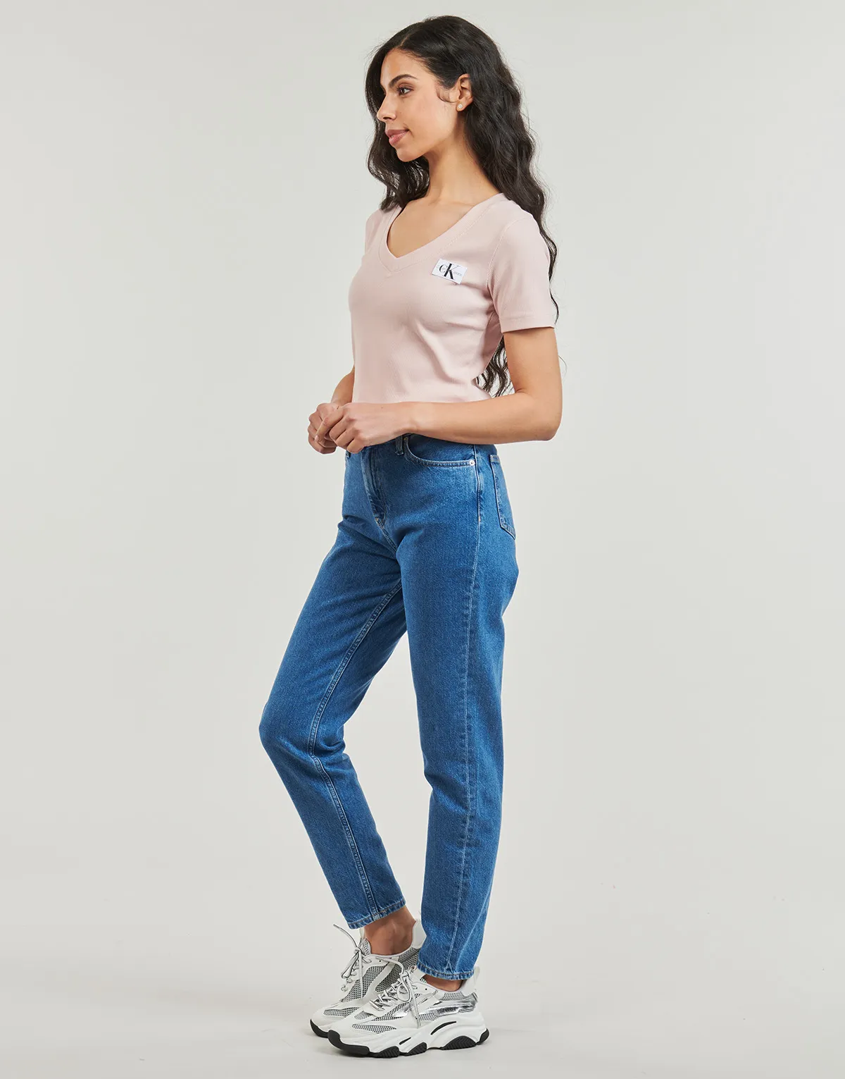 WOVEN LABEL RIB VNECK TEE