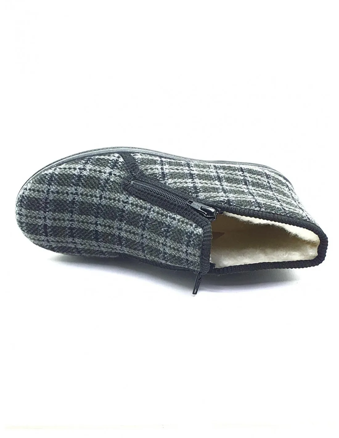 Zapatilla de hombre Doctor Cutillas en negro 21251
